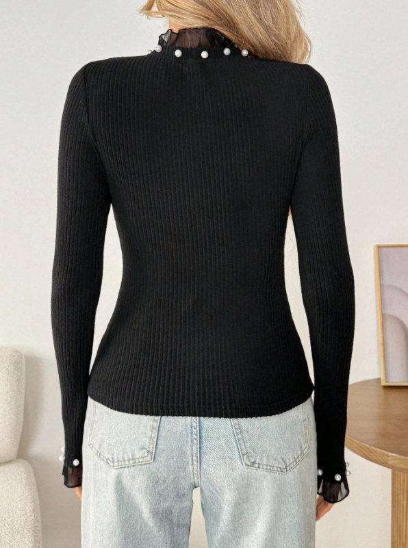 Moteriška megztinė palaidinė su pusaukštine apykakle, perlo mygtukai, nėrinių skiautelės, siauras kirpimas, ilgos rankovės