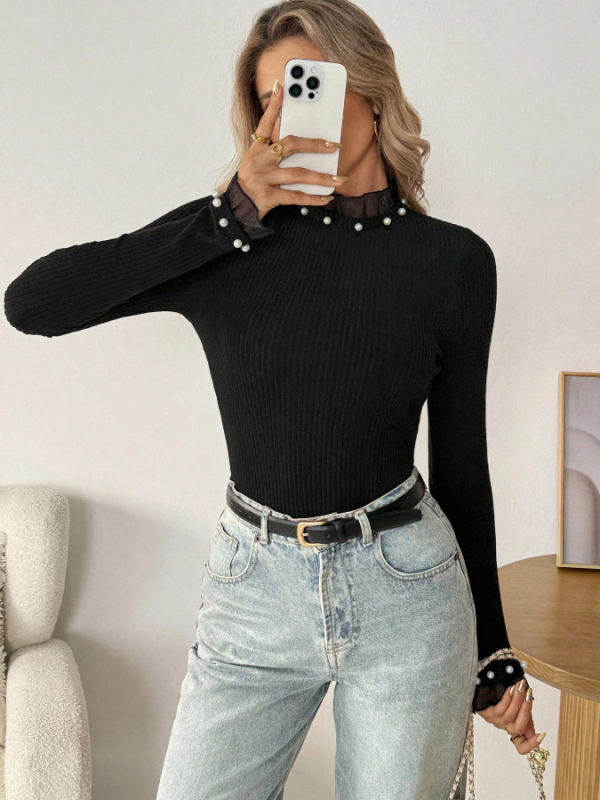 Moteriška megztinė palaidinė su pusaukštine apykakle, perlo mygtukai, nėrinių skiautelės, siauras kirpimas, ilgos rankovės