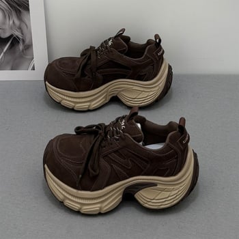 Moteriški bateliai su stora padų, retro stilius, velūro viršus, apvali nosis, vidutinio aukščio kulnas 7–11 cm, kulno aukštis 6–8 cm, klijuota pada, įdėklas iš kiaulienos odos