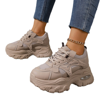 Moteriški sportbačiai su pakelta padu, PU viršus, gumos padas, priekinis raišteliavimas, 3–5 cm kulno aukštis