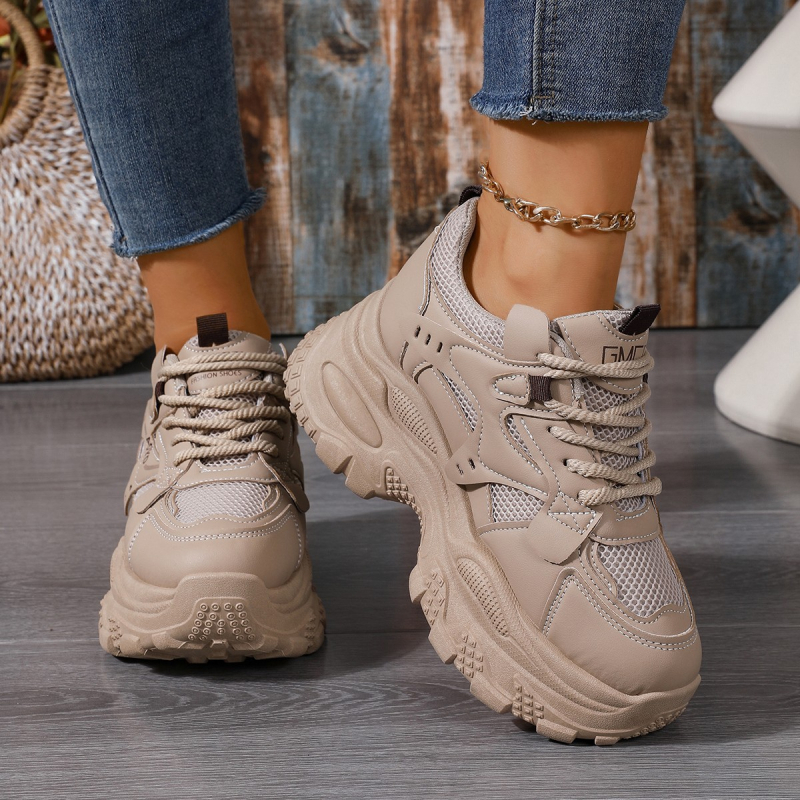 Moteriški sportbačiai su pakelta padu, PU viršus, gumos padas, priekinis raišteliavimas, 3–5 cm kulno aukštis