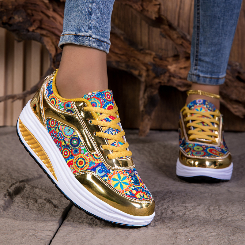 Moteriški laisvalaikio batai, pank stiliaus, aukštį didinančios sportbačiai, apvali nosis, PU viršus, grafiti raštas, žemas batų kaklelis, EVA padas, raišteliai