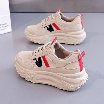 Moteriški sportiniai bateliai raišteliai, PU viršus, apvali nosis, vidutinio aukščio kulnas 3–5 cm, guma padas