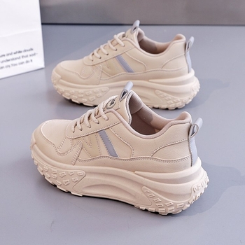 Moteriški sportiniai bateliai raišteliai, PU viršus, apvali nosis, vidutinio aukščio kulnas 3–5 cm, guma padas