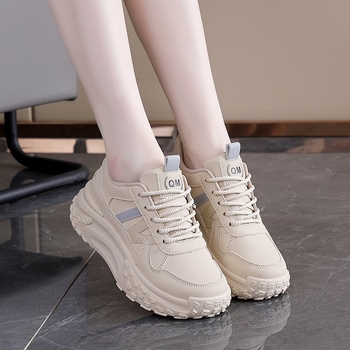 Moteriški sportiniai bateliai raišteliai, PU viršus, apvali nosis, vidutinio aukščio kulnas 3–5 cm, guma padas