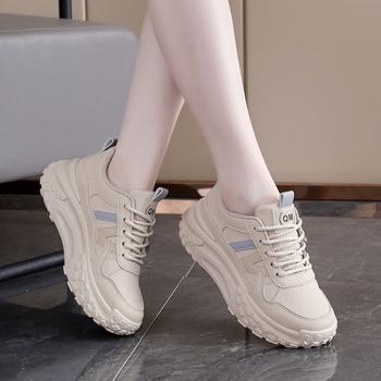 Moteriški sportiniai bateliai raišteliai, PU viršus, apvali nosis, vidutinio aukščio kulnas 3–5 cm, guma padas