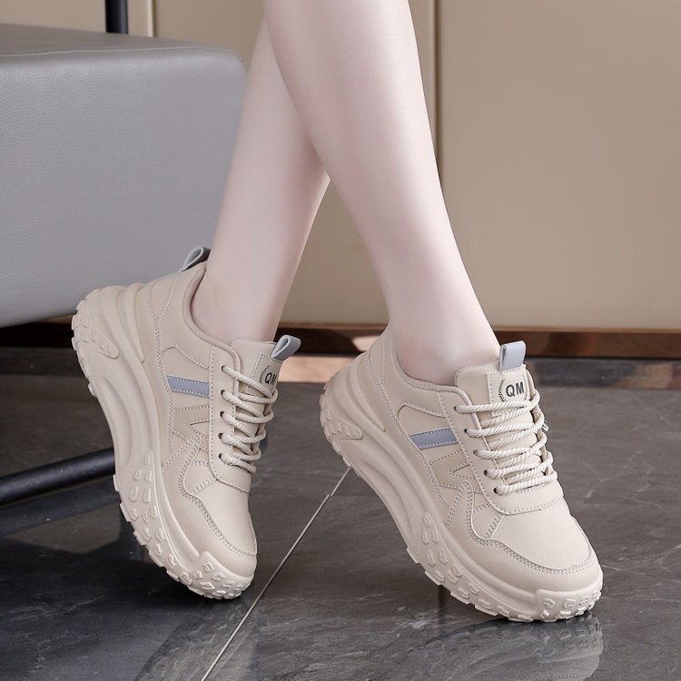 Moteriški sportiniai bateliai raišteliai, PU viršus, apvali nosis, vidutinio aukščio kulnas 3–5 cm, guma padas