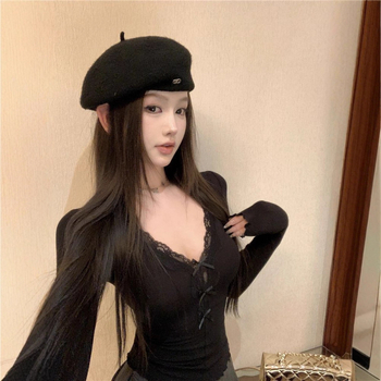 Moterų ilgomis rankovėmis marškinėliai su V formos iškirpte, drugelių mazgo nėrinių apdaila, liesas siluetas, poliesteris (≥95%)