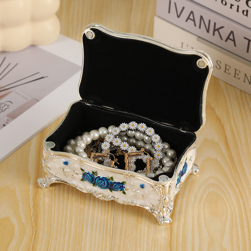 Кутия за бижута с раирана шарка, модерен минималистичен стил, нестандартен материал, възможност за персонализация