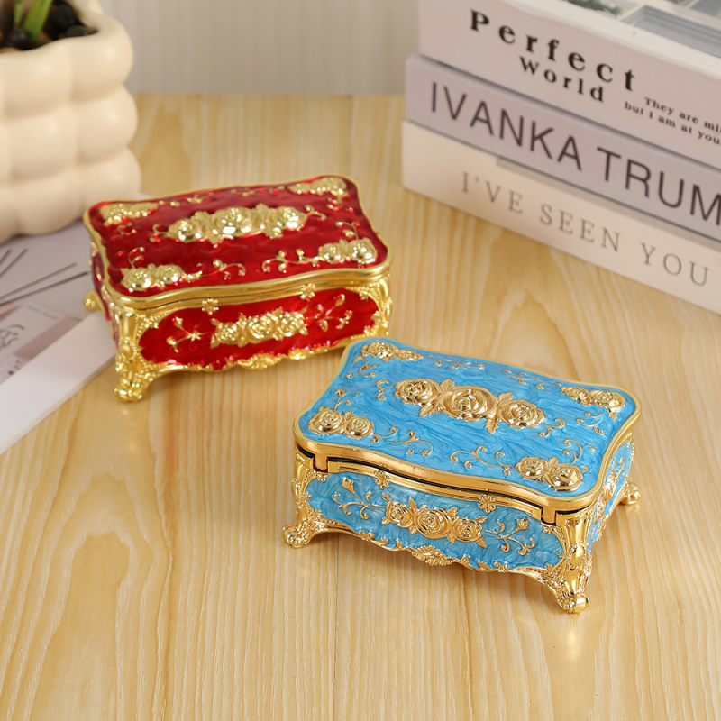 Кутия за бижута с раирана шарка, модерен минималистичен стил, нестандартен материал, възможност за персонализация