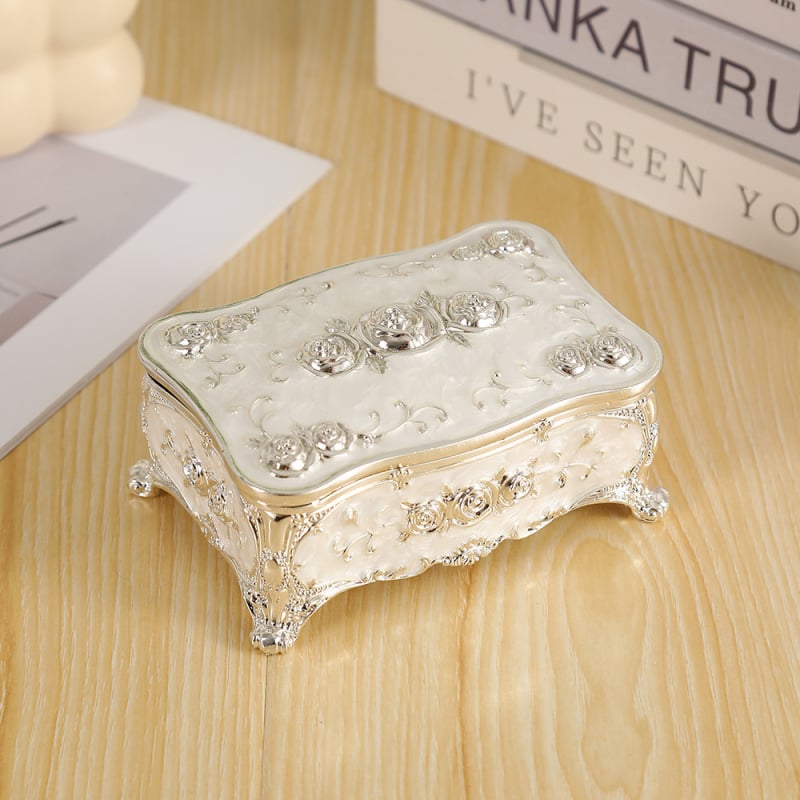 Кутия за бижута с раирана шарка, модерен минималистичен стил, нестандартен материал, възможност за персонализация