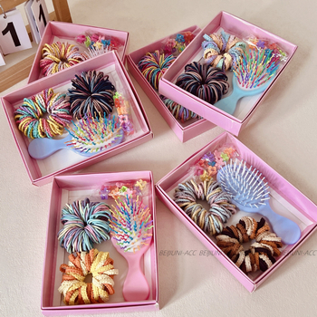 Plaukų aksesuarų rinkinys – aukšto elastingumo gumelės, dėžutėje pakuojamas, skirta kūdikiams ir mažiems vaikams iki 3 metų, karūnos formos šoninės klipsai, mišrios medžiagos