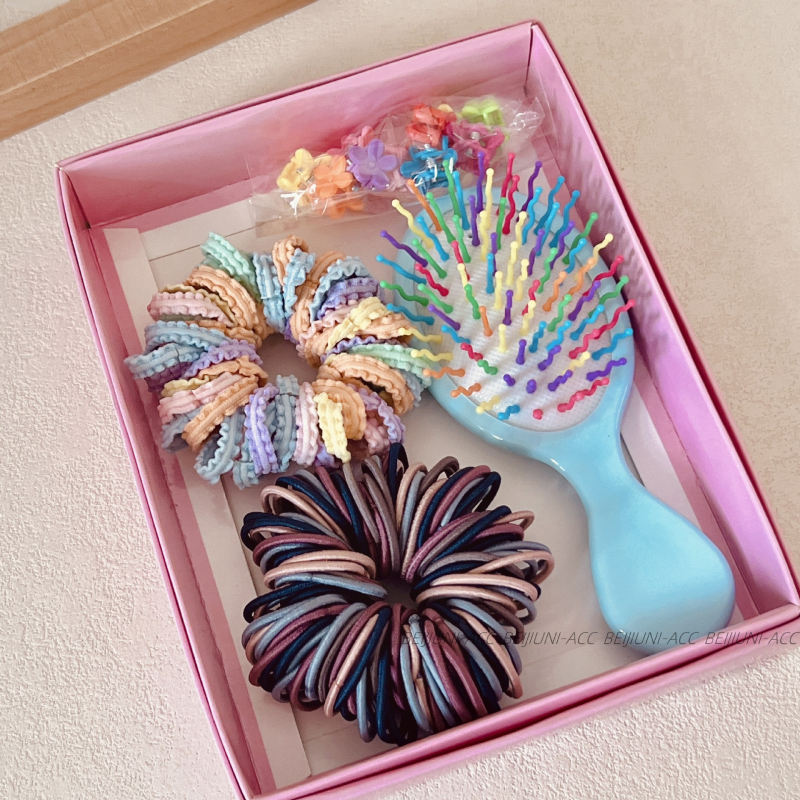 Plaukų aksesuarų rinkinys – aukšto elastingumo gumelės, dėžutėje pakuojamas, skirta kūdikiams ir mažiems vaikams iki 3 metų, karūnos formos šoninės klipsai, mišrios medžiagos