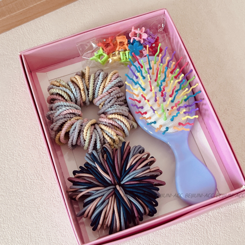 Plaukų aksesuarų rinkinys – aukšto elastingumo gumelės, dėžutėje pakuojamas, skirta kūdikiams ir mažiems vaikams iki 3 metų, karūnos formos šoninės klipsai, mišrios medžiagos