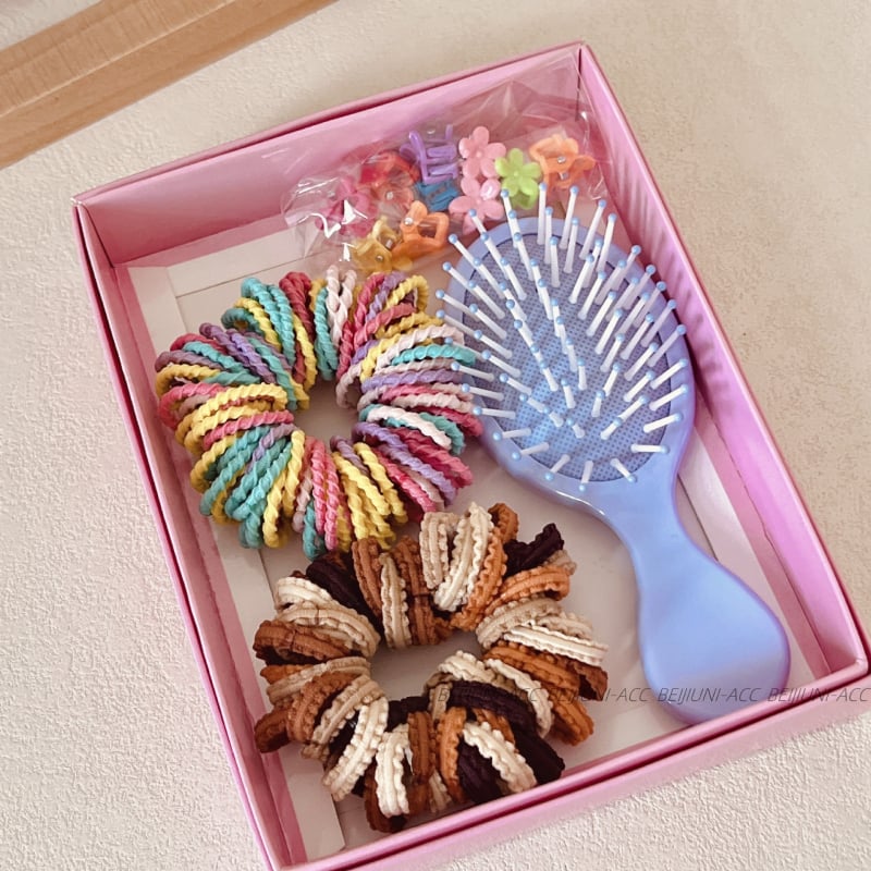 Plaukų aksesuarų rinkinys – aukšto elastingumo gumelės, dėžutėje pakuojamas, skirta kūdikiams ir mažiems vaikams iki 3 metų, karūnos formos šoninės klipsai, mišrios medžiagos