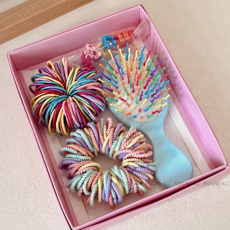 Plaukų aksesuarų rinkinys – aukšto elastingumo gumelės, dėžutėje pakuojamas, skirta kūdikiams ir mažiems vaikams iki 3 metų, karūnos formos šoninės klipsai, mišrios medžiagos