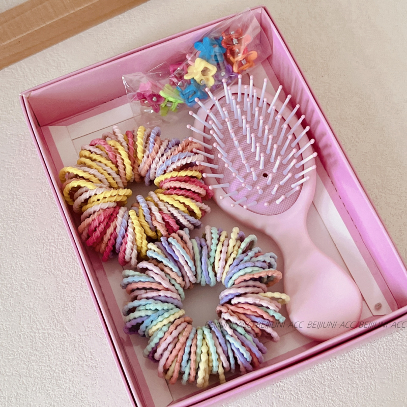 Plaukų aksesuarų rinkinys – aukšto elastingumo gumelės, dėžutėje pakuojamas, skirta kūdikiams ir mažiems vaikams iki 3 metų, karūnos formos šoninės klipsai, mišrios medžiagos