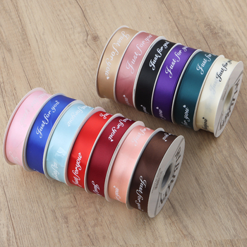 Лента за опаковане с английски букви — полиестер; марка Decai; за опаковане на подаръци, цветя и торти