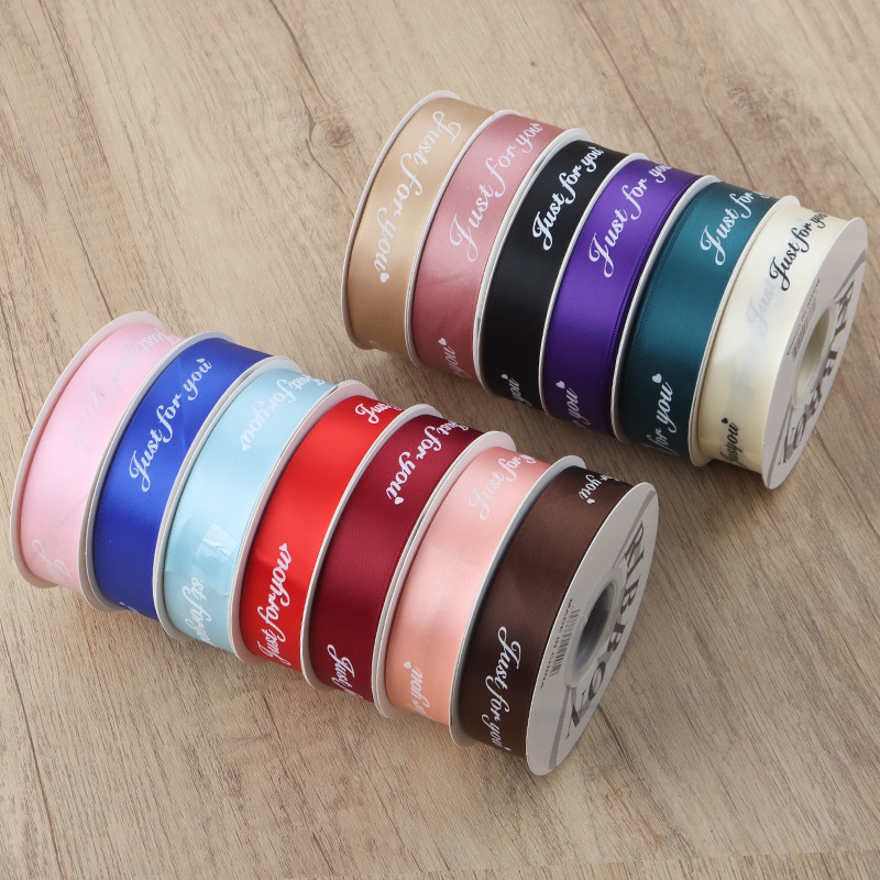 Лента за опаковане с английски букви — полиестер; марка Decai; за опаковане на подаръци, цветя и торти