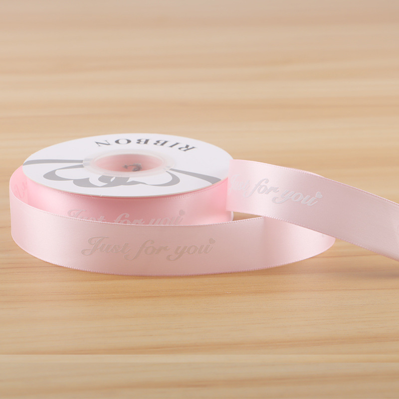 Лента за опаковане с английски букви — полиестер; марка Decai; за опаковане на подаръци, цветя и торти