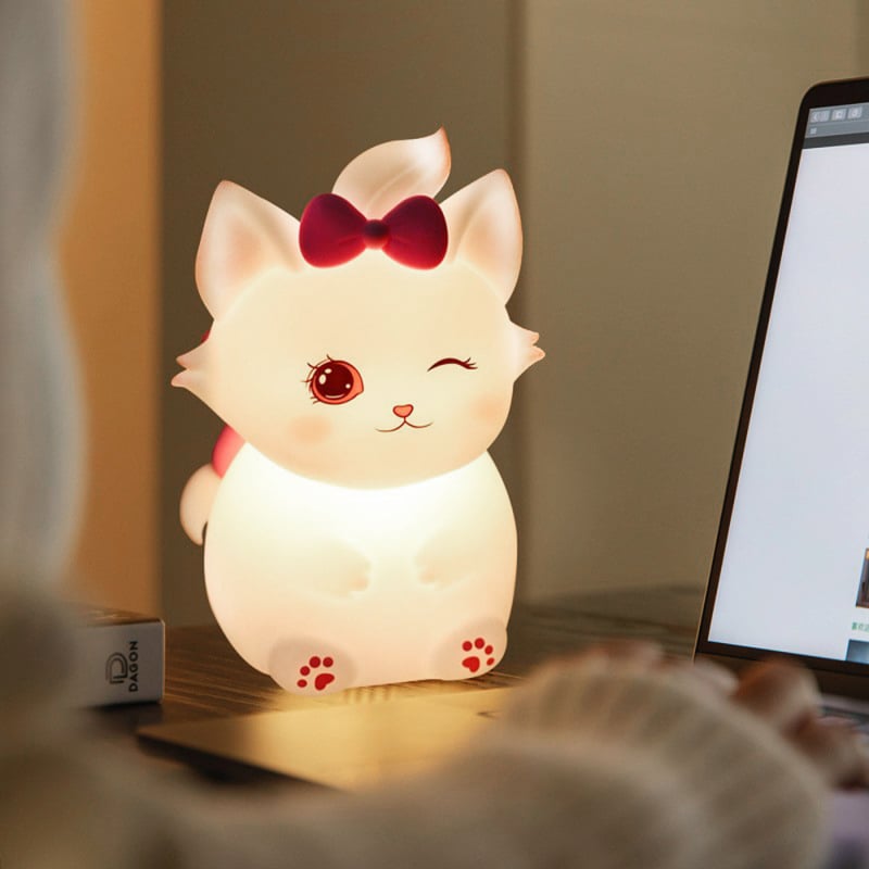 Silikoninė naktinė lempa su katės dizainu Tom's Dream Cat – įmontuota baterija, maksimali įtampa 36V, mygtukinis jungiklis; tinka miegamajam ar studijai.