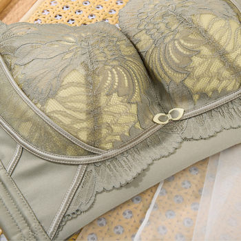 Moteriška nėrinių push-up liemenėlė, reguliuojamos petnešėlės, kvėpuojanti medžiaga, šoninė parama — vidutinio dydžio kaušelis, nugaros užsegimas su penkiais kabliukais