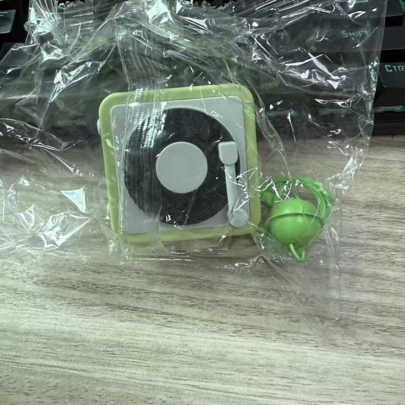 Mini retro gramofono muzikos dėžutė – plastikas, raktų pakabukas, šiuolaikiškas minimalistinis dizainas, dovana