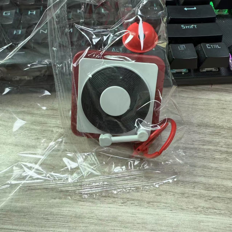 Mini retro gramofono muzikos dėžutė – plastikas, raktų pakabukas, šiuolaikiškas minimalistinis dizainas, dovana