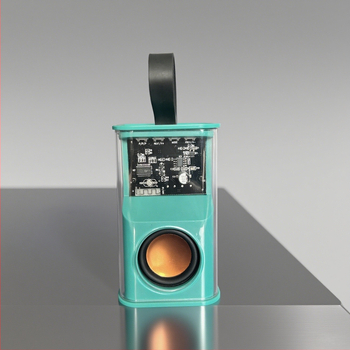 Bluetooth skaļrunis ar elpojošu LED gaismu, iebūvēta 300–500mAh akumulatora, Bluetooth 5.3, 100Hz–20kHz, SNR ≥95dB, kartes slots