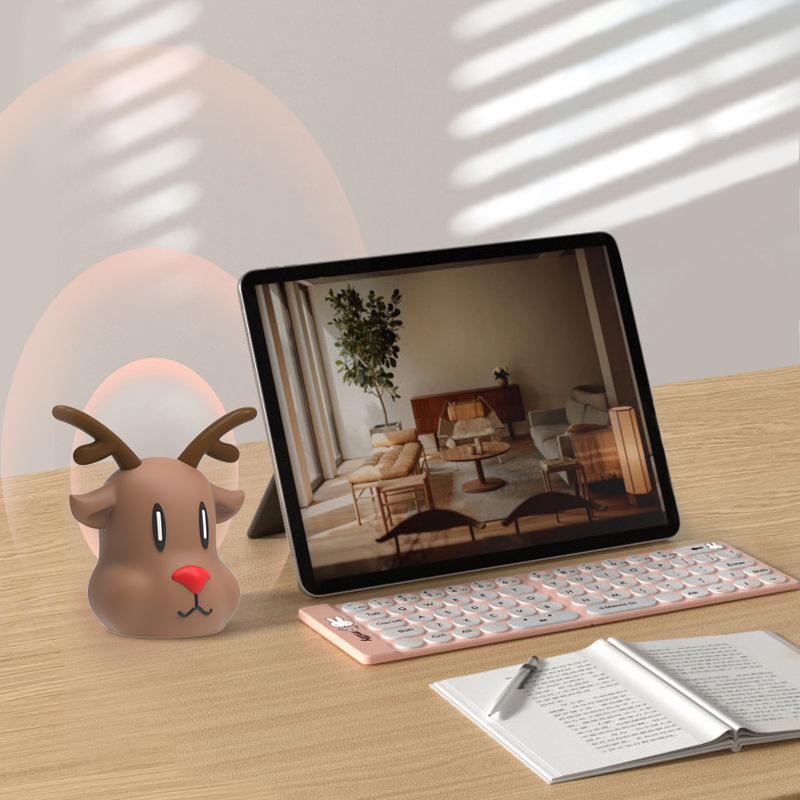 Boxă Bluetooth cu desene de Crăciun, Moș Crăciun și ren mic – Bluetooth 5.0, rază 10 m, răspuns în frecvență 100 Hz–20 kHz, SNR ≥75 dB, baterie încorporată 230 mAh