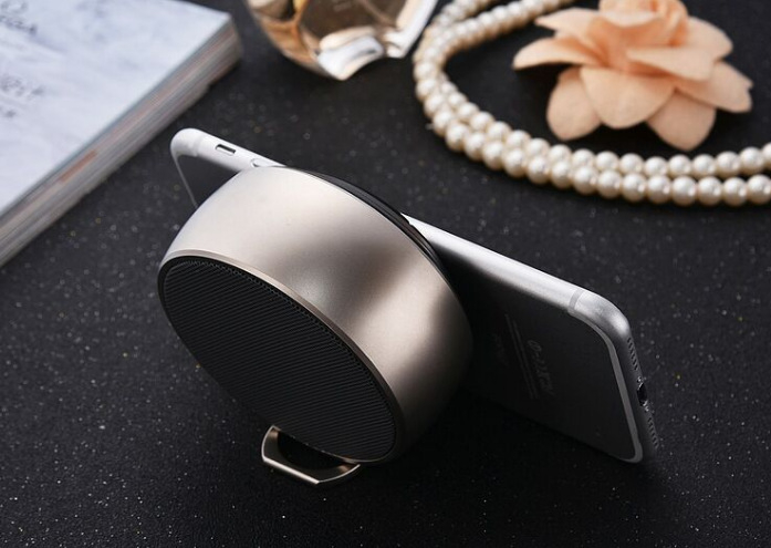 Šachmatų Bluetooth garsiakalbis – kompaktiškas belaidis, Bluetooth 5.0, įmontuota baterija, IPX5 atsparumas vandeniui, galia 5W, dažnių atsakas 60Hz–15kHz