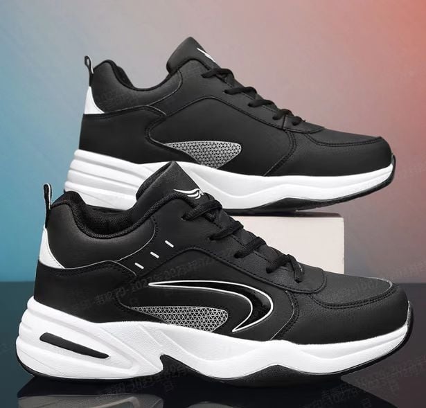 Vyriski odiniai kelioniniai bateliai - vidutinio aukščio viršus, raišteliai, atsparūs vandeniui, lengvi, PVC padai