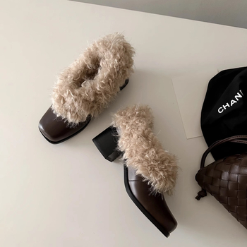 Négyszögletes orrú slip-on Mary Jane cipő mikroszálas felsőrésszel, gumírozott talppal, vastag sarokkal