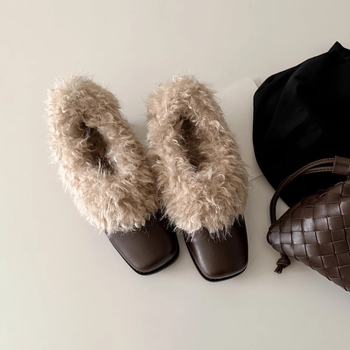 Négyszögletes orrú slip-on Mary Jane cipő mikroszálas felsőrésszel, gumírozott talppal, vastag sarokkal