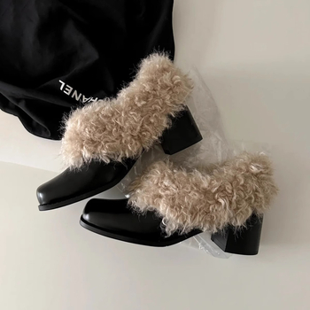 Négyszögletes orrú slip-on Mary Jane cipő mikroszálas felsőrésszel, gumírozott talppal, vastag sarokkal