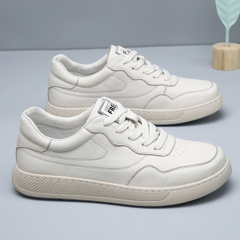 Vyriski odiniai laisvalaikio batai su pirmosios eilės karvės odos viršutine, raišteliai priekyje, gumos padas, žemas kulnas 1–3 cm