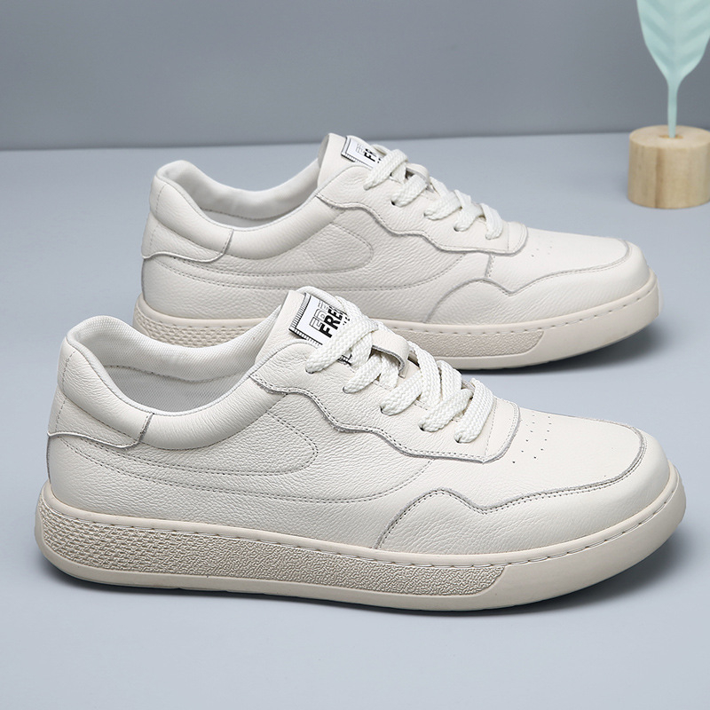 Vyriski odiniai laisvalaikio batai su pirmosios eilės karvės odos viršutine, raišteliai priekyje, gumos padas, žemas kulnas 1–3 cm