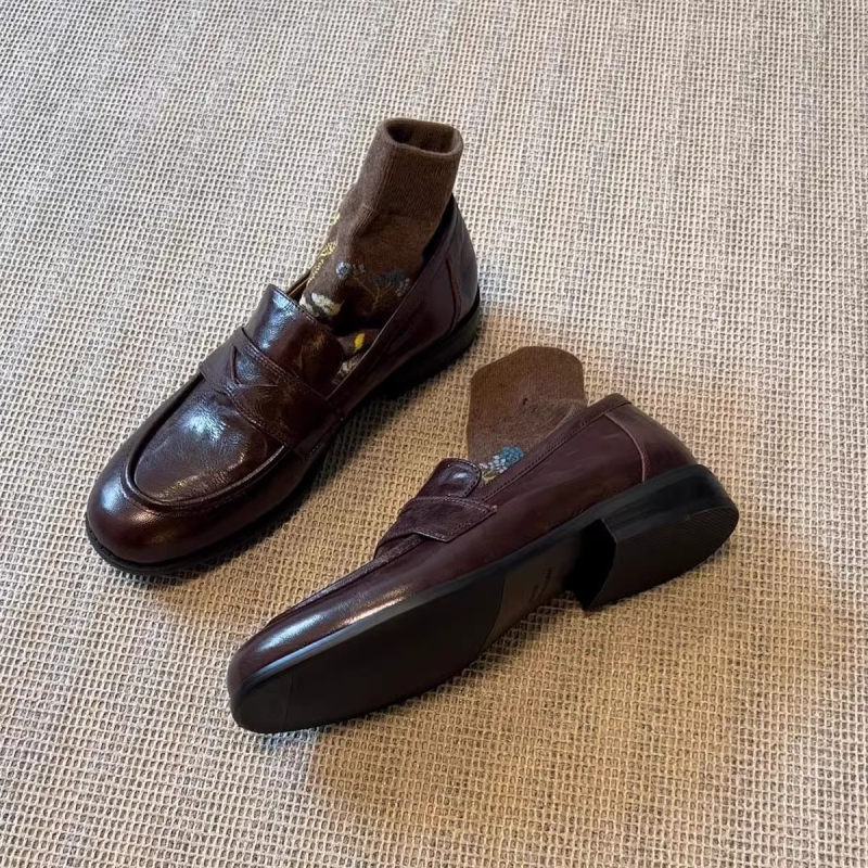 Ženske retro slip-on loaferice s okruglim nosom, gornji materijal Super Fiber, gumena potplata, niski pet 1–3 cm