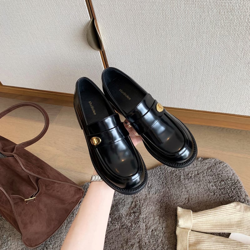 Moterys odiniai loaferiai – apvalus pirštas, slip-on, stora kulnas 3–5 cm