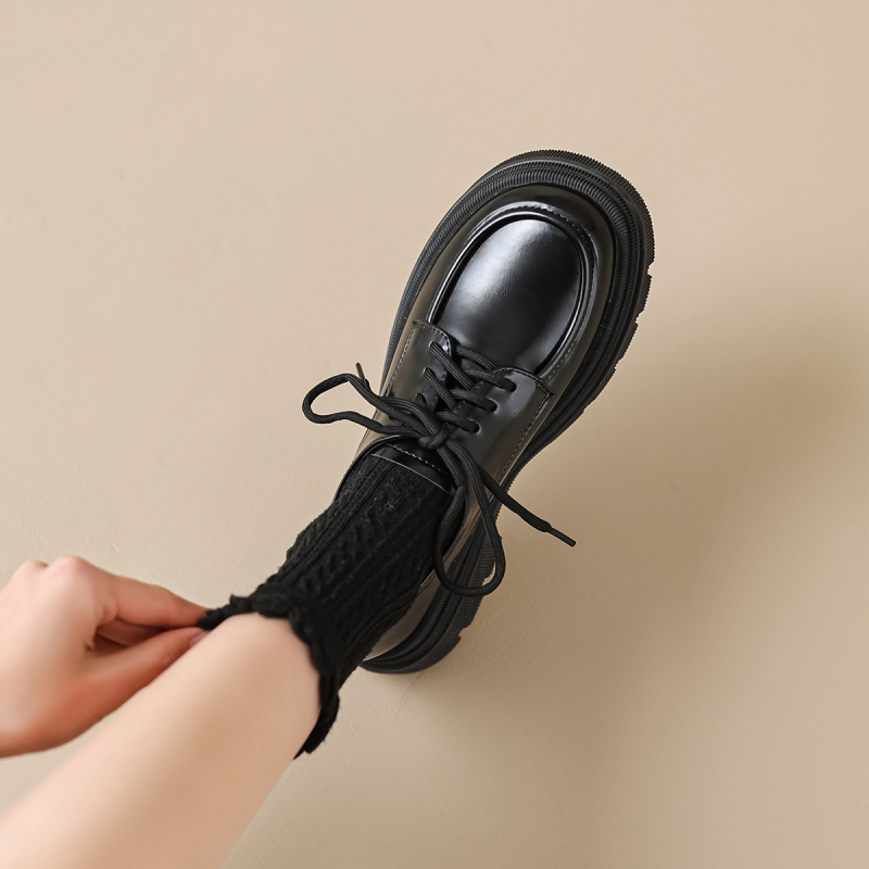 Moterų loaferiai japoniško stiliaus, apvalus pirštas, viršus iš mikropluošto, vidutinio aukščio kulnas (3–5 cm), guma padas