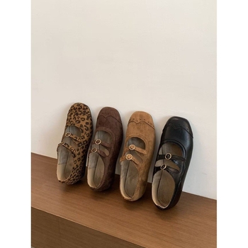 Mary Jane bateliai su apvalia nosimi, nubuko viršus, vidutinio aukščio kulnas 3–6 cm, gumos padas, vidpadis iš dirbtinės odos