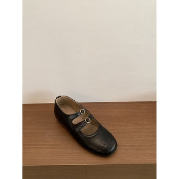 Mary Jane bateliai su apvalia nosimi, nubuko viršus, vidutinio aukščio kulnas 3–6 cm, gumos padas, vidpadis iš dirbtinės odos