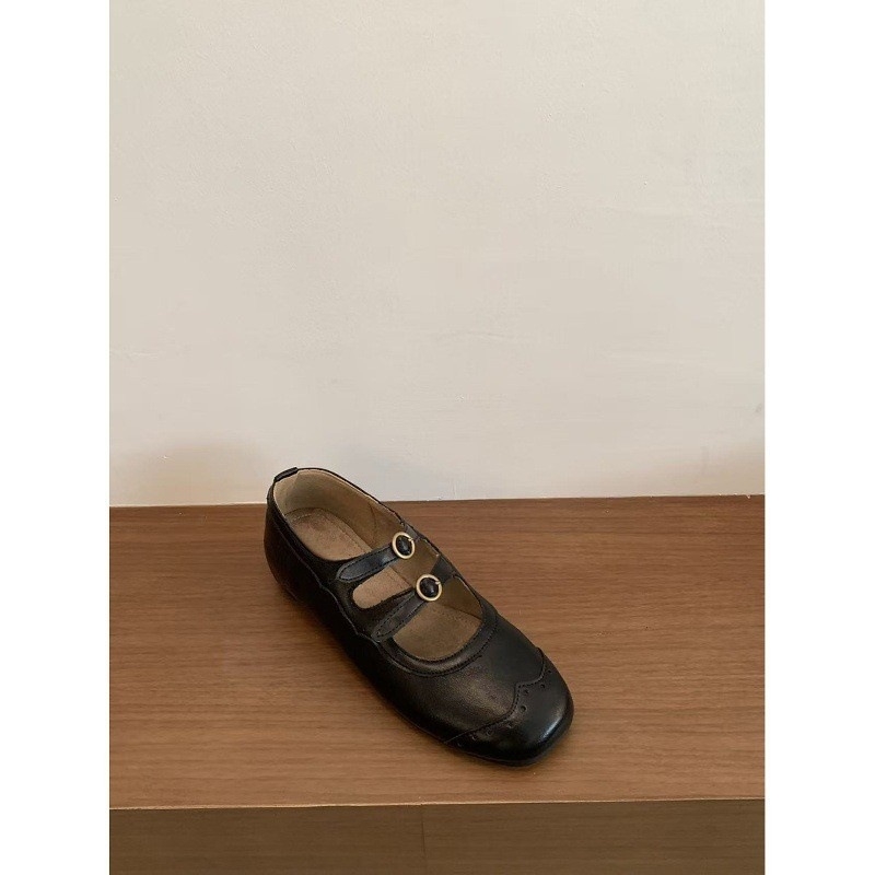 Mary Jane bateliai su apvalia nosimi, nubuko viršus, vidutinio aukščio kulnas 3–6 cm, gumos padas, vidpadis iš dirbtinės odos