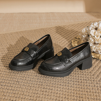 Moteriški loaferiai iš avies odos su apvaliu nosimi, stora kulnė 3-5 cm, retro stilius