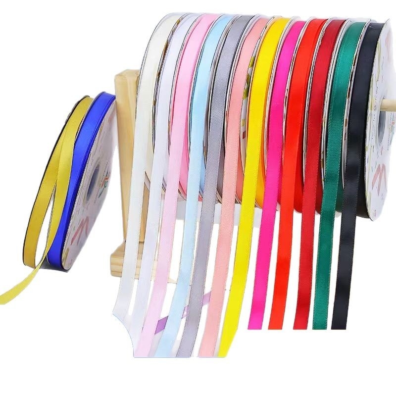 Сатенова лента за сватбени букети, опаковане на подаръци и DIY панделки (Материал: сатен; Приложения: сватби, букети, опаковане на подаръци, занаяти)