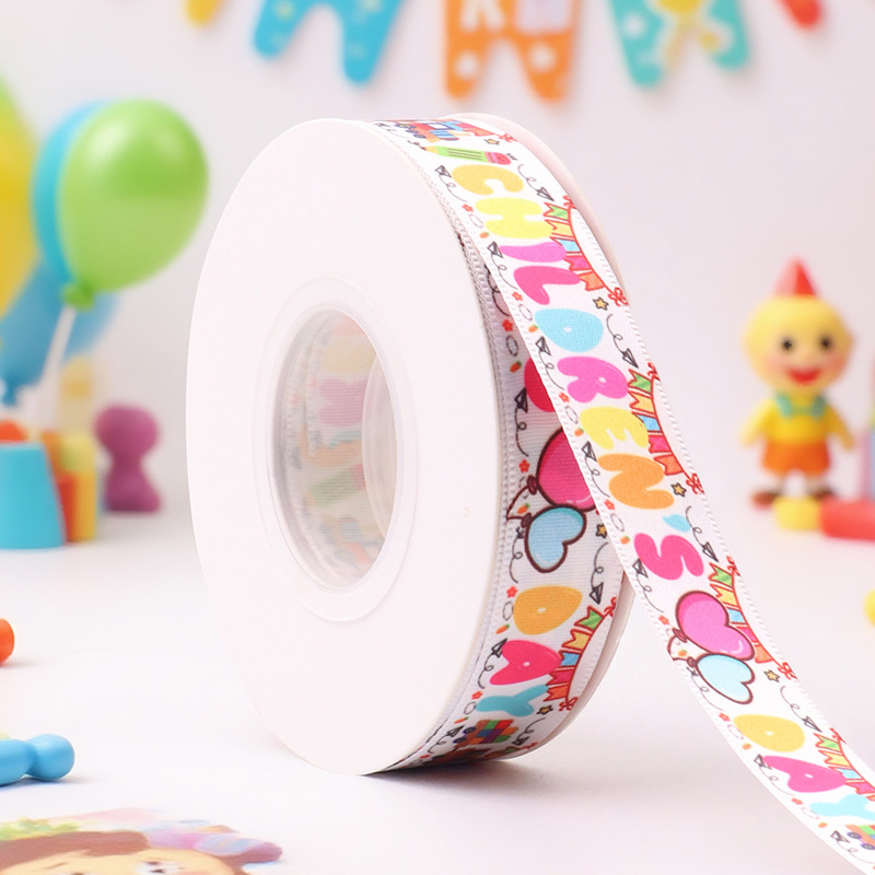 Ribbon imprimat digital – design cu tort desen animat pentru Ziua Copilului, brand Dongding; potrivit pentru împachetarea cadourilor, ambalaj, DIY handmade și accesorii pentru panglici