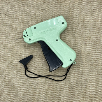 Etiketės pistoletas drabužiams ir aksesuarams; fiksuotas ženklinimas; suderinamas su spaustukais (snap fasteners); tinka pliušiniams žaislams, šalikams ir namų tekstilei