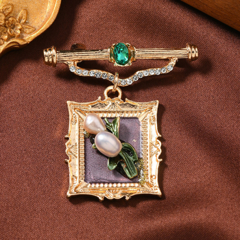 Broš iš cinko lydinio, geometriniai gėlių motyvai, retro stilius, gėlės forma, lašų aliejaus apdaila; muylinda ženklas, unisex, pavasaris 2025