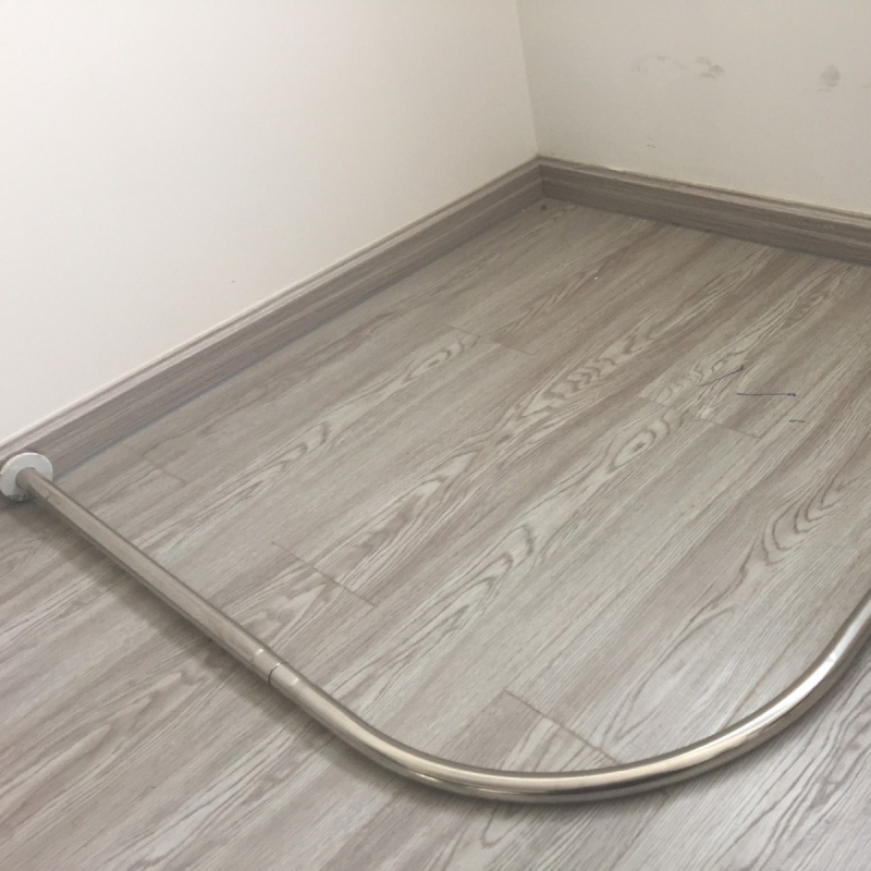 Pus-U formos dušo užuolaidos lazda iš nerūdijančio plieno, reikalauja gręžimo, voniai, šiuolaikinis stilius