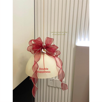 Užuolaidų kilpelės su šilko gėlių lanku – universalus stilius